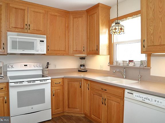 3rd image of 213 N Locust St