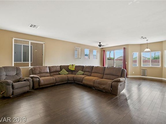3rd image of 6742 Lincoln Wood St