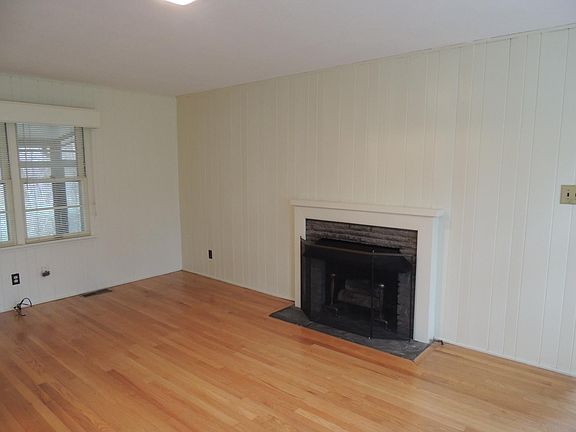 5th image of 1057 Oakland Dr