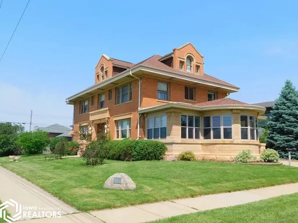 1103 Main St, Grinnell, IA 50112