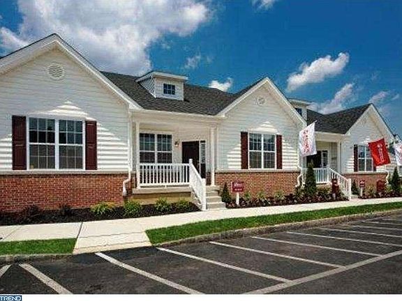 4th image of 15054 Dahlia Dr