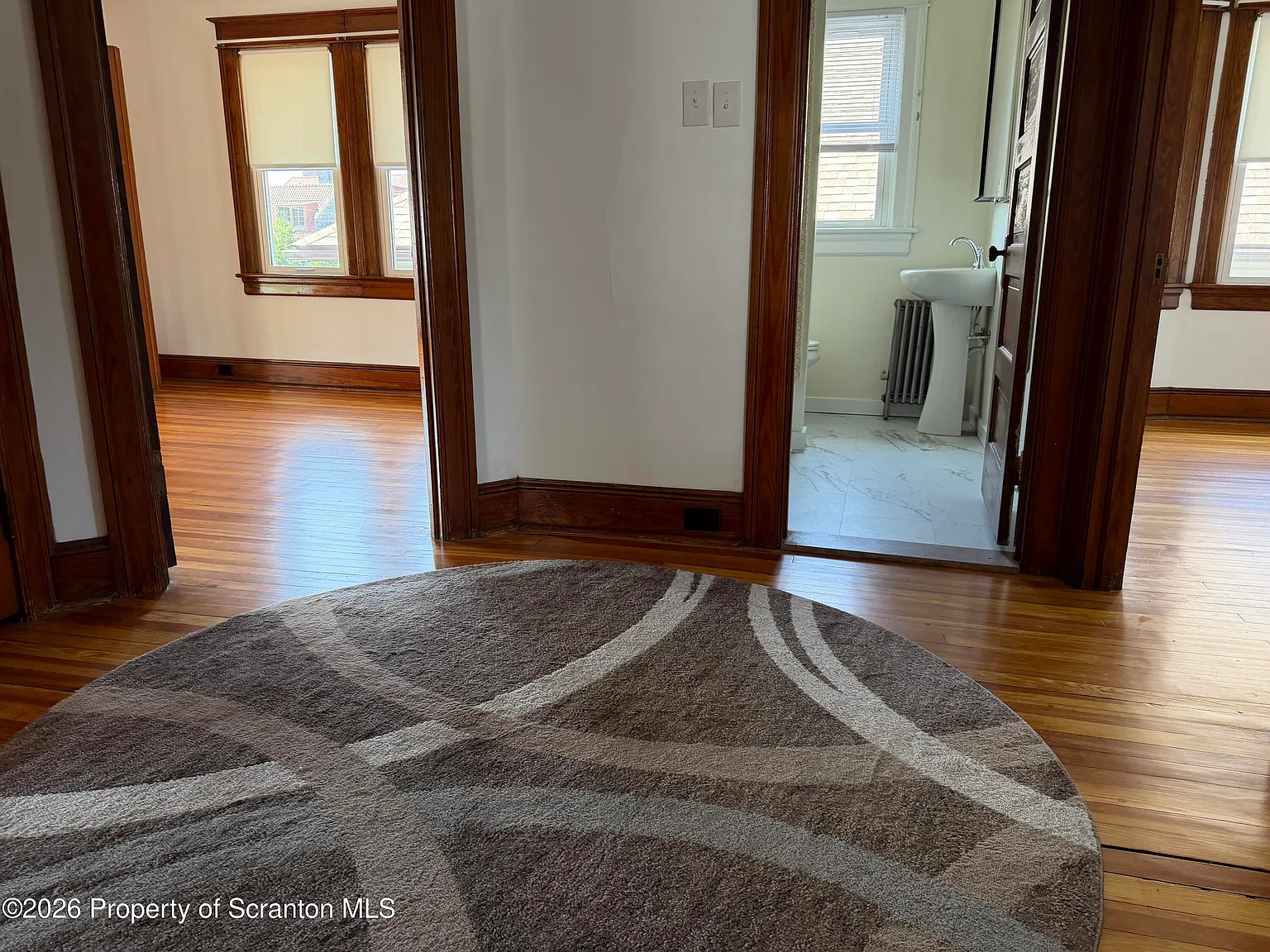 1 bed, 1.0 bath, 898 sqft, $1,300 — Photo 4
