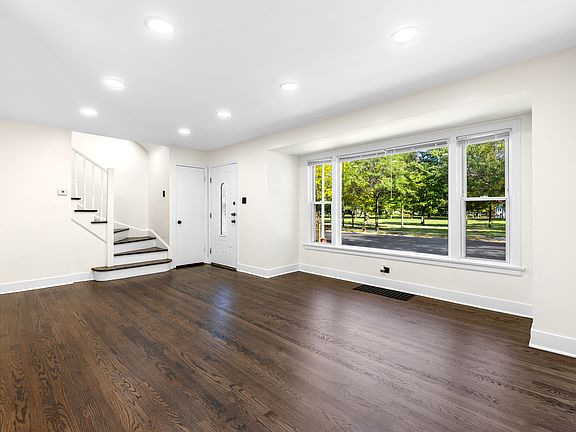5th image of 8826 S Jeffery Blvd