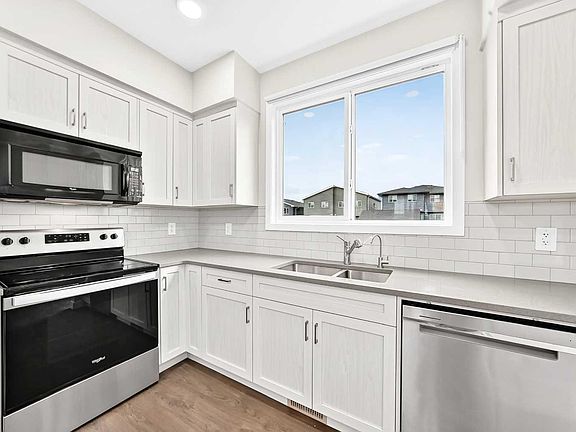 4th image of 471 Livingston Way NE