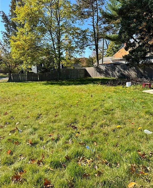 2nd image of 2536 W Shore Rd