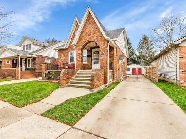 8120 Helen St, Center Line, MI 48015