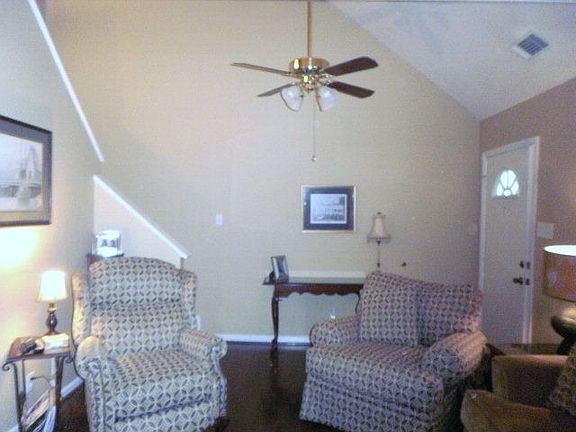 4th image of 120 Abbey Ct