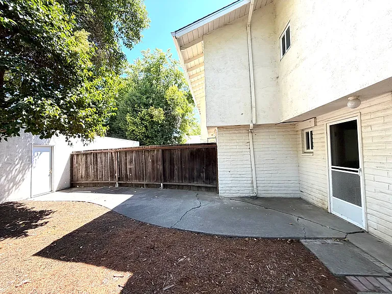 615 11th St — Photo 39