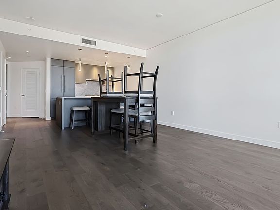 4th image of 2510 6th Ave #1101