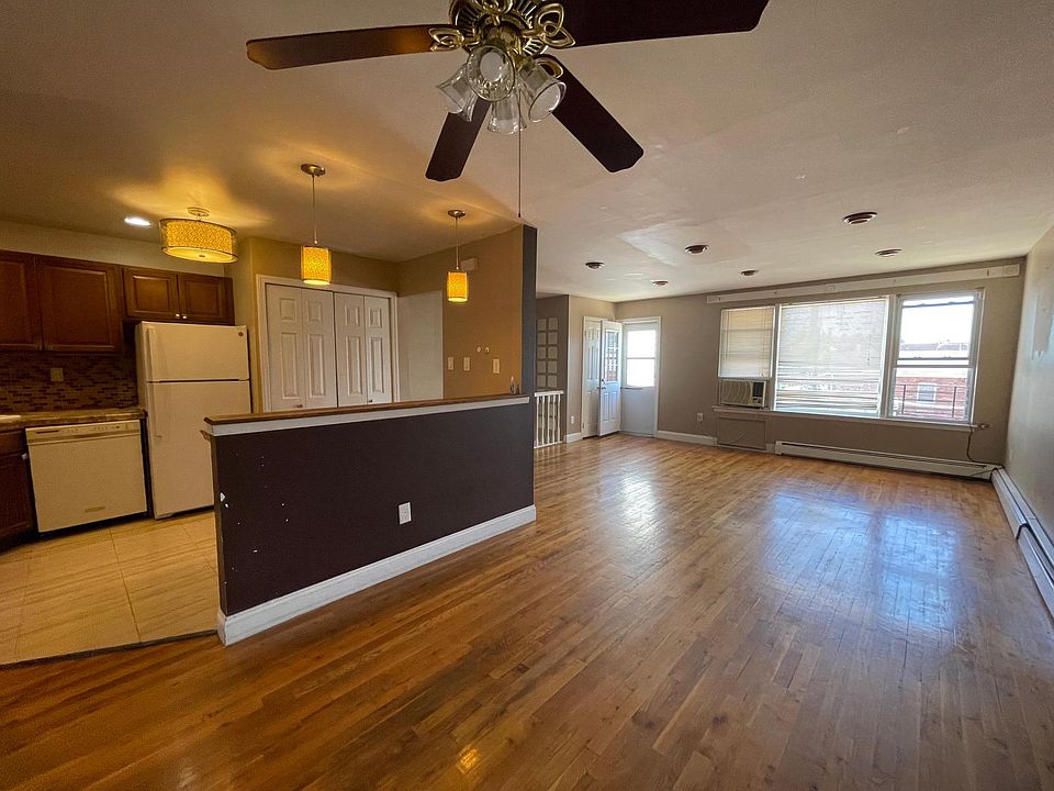1st image of 2652 Harway Ave #23