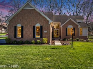 6826 Woodcrest Rdg, Clarkston, MI 48346