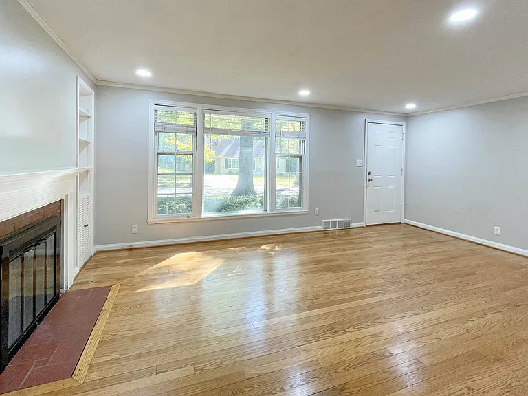 7318 Rosewood St — Photo 5