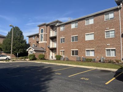 881 N Swift Rd UNIT 201, Addison, IL, 60101
