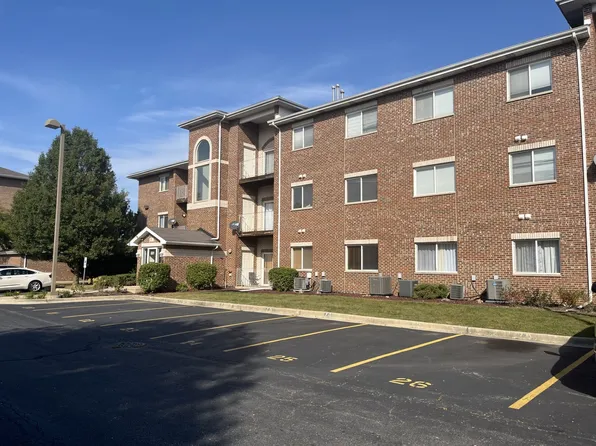 881 N Swift Rd Unit 201, Addison, IL 60101