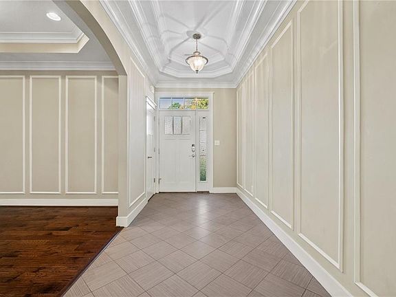 5th image of 603 Raeside Ave