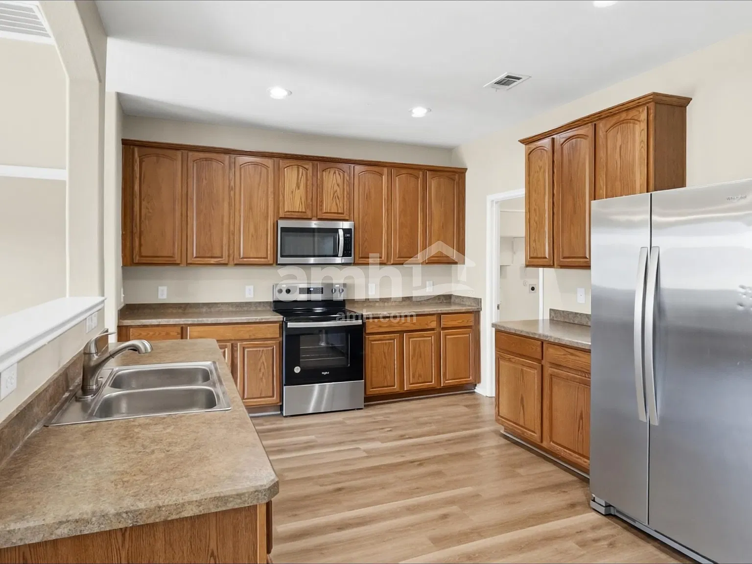 5 bed, 3.5 bath, 2935 sqft, $2,830 — Photo 3