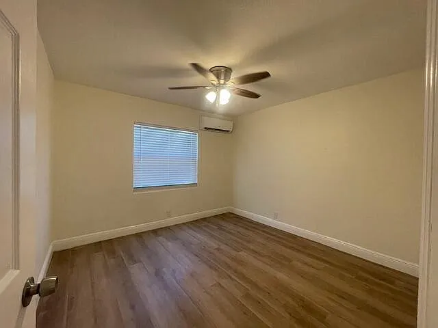 304 N Tamarind Ave — Photo 6