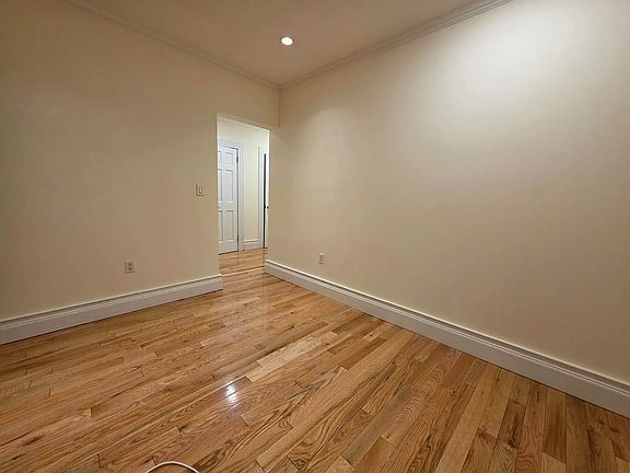 3rd image of 150 W 21st St #Y