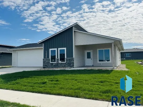 1230 N Titan Ave, Tea, SD 57064