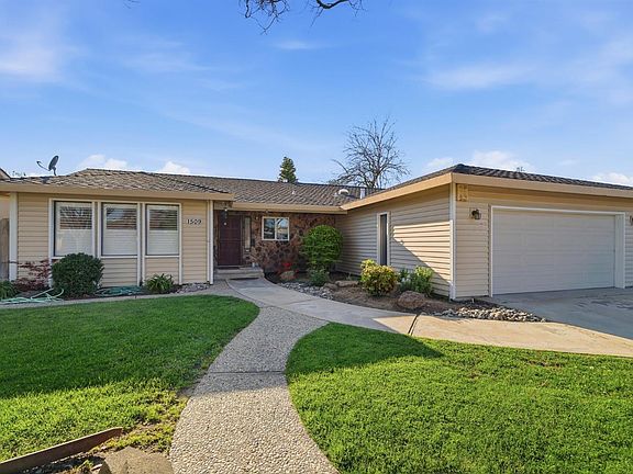 2nd image of 1509 Maplehill Rd