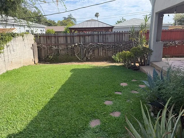 1047 N Rose Ave — Photo 2