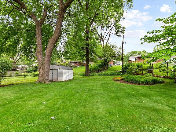2nd image of 20 Saint Edward Ln