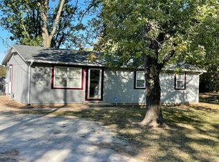 44 Circle Dr, Windsor, MO 65360