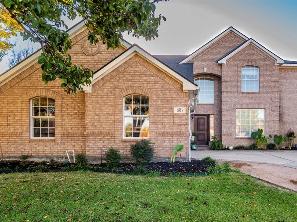 301 Village Trl, Trophy Club, TX 76262