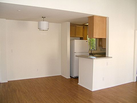 5th image of 11660 Mayfield Ave APT 408