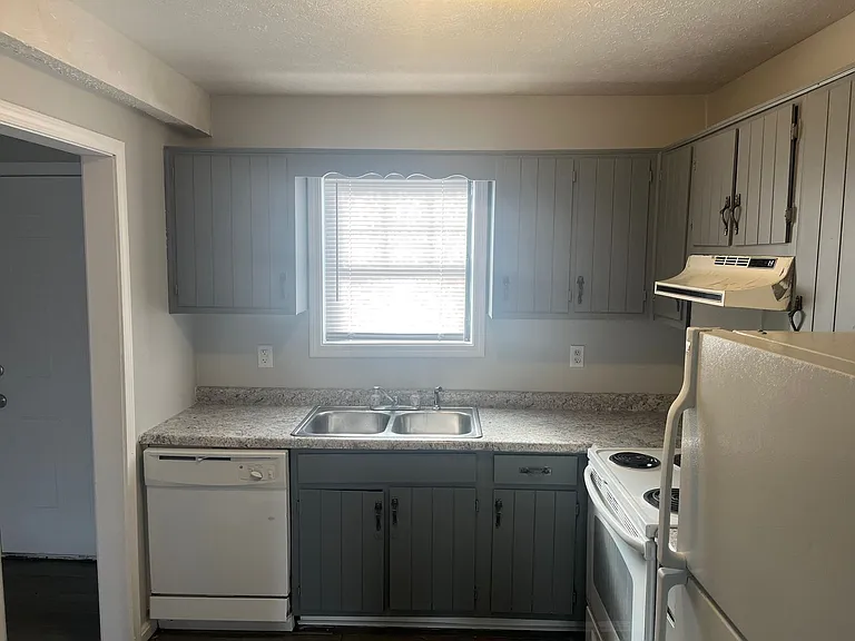 204 Michelle Ave — Photo 3