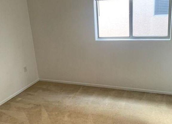 3rd image of 10610 S Lucius Dr