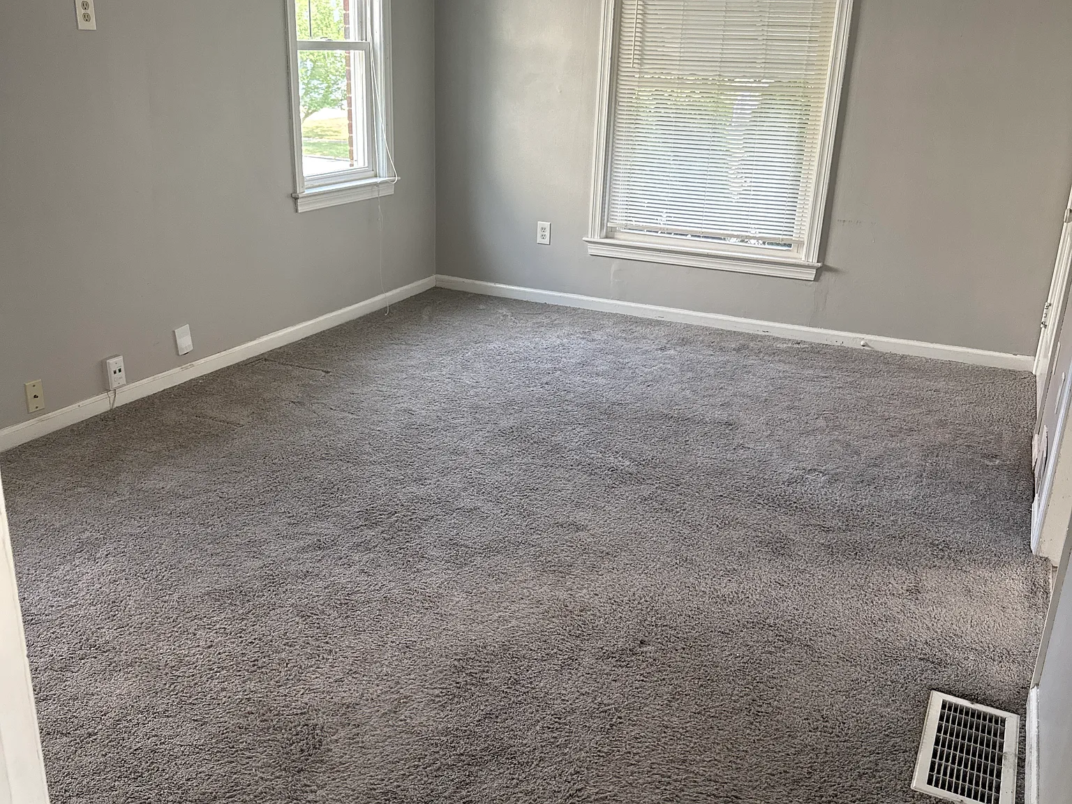 3 bed, 1000 sqft, $1,300 — Photo 3