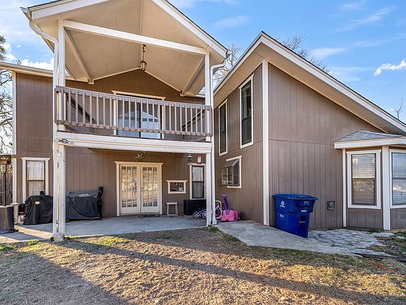 3rd image of 401 Sandy Ln