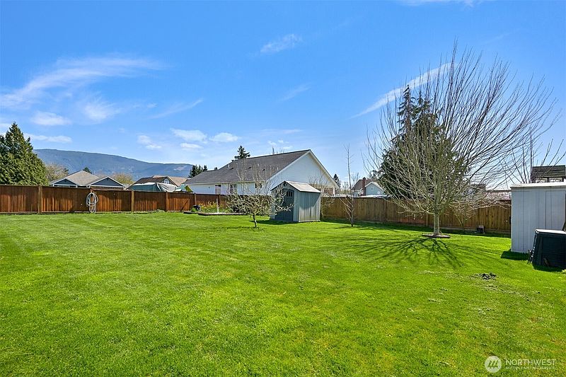 3rd image of 403 Westview Place