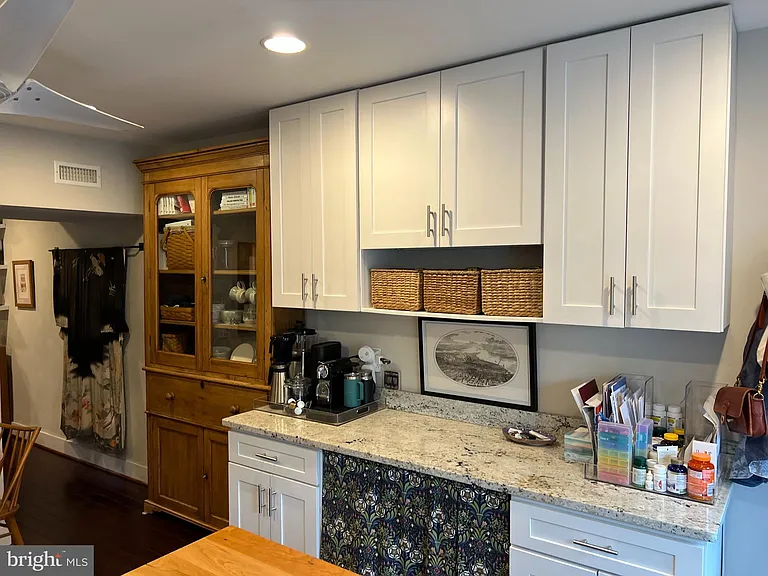 418 N Henry St — Photo 23