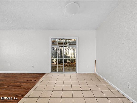 5th image of 5037 KNIGHTSBRIDGE Circle N