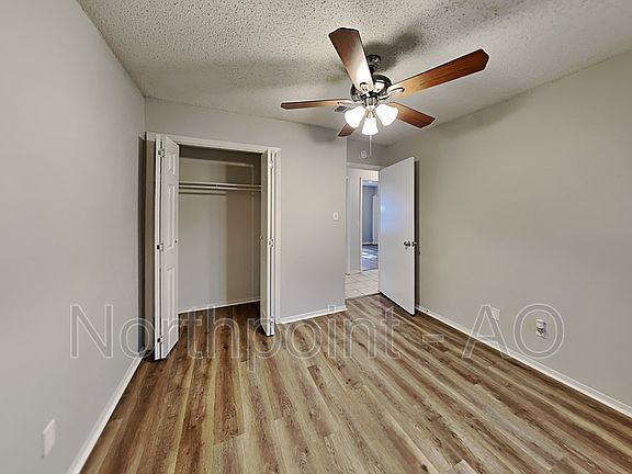 4th image of 803 N Lisa Ln