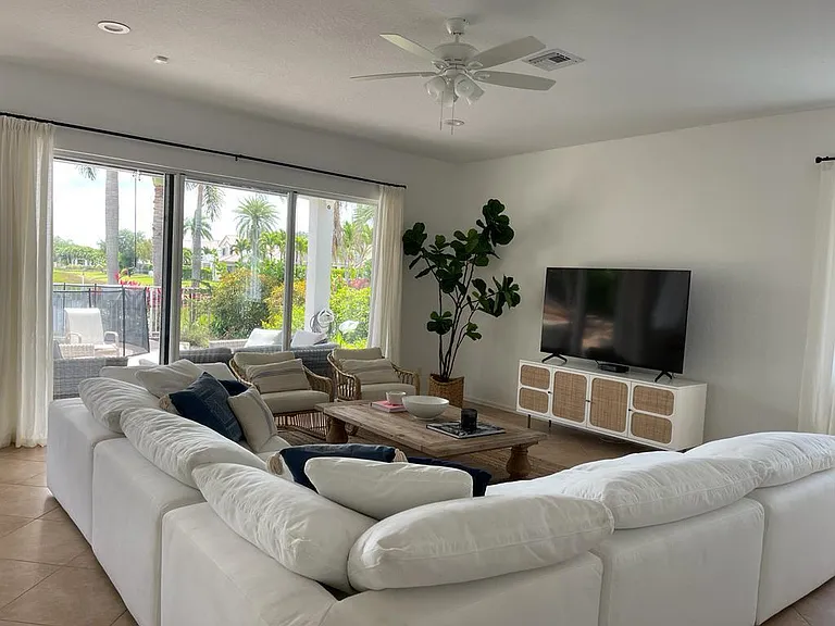 4600 Mariners Cove Dr — Photo 7