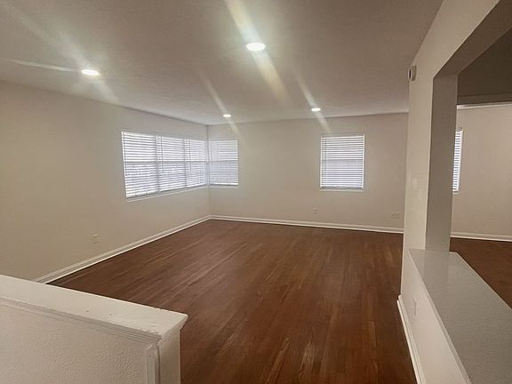 3rd image of 3630 Oak St