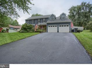 4909 Club Dr, Reading, PA 19606