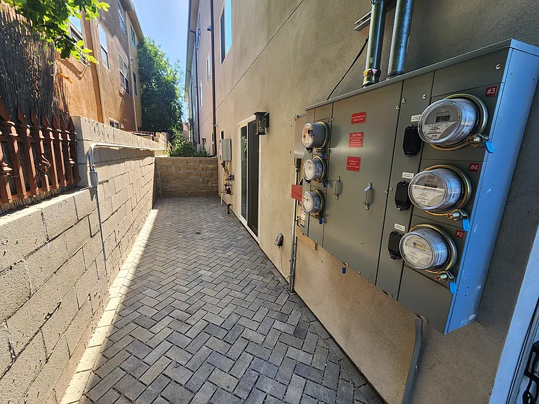 10146 Fernglen Ave #B — Photo 45