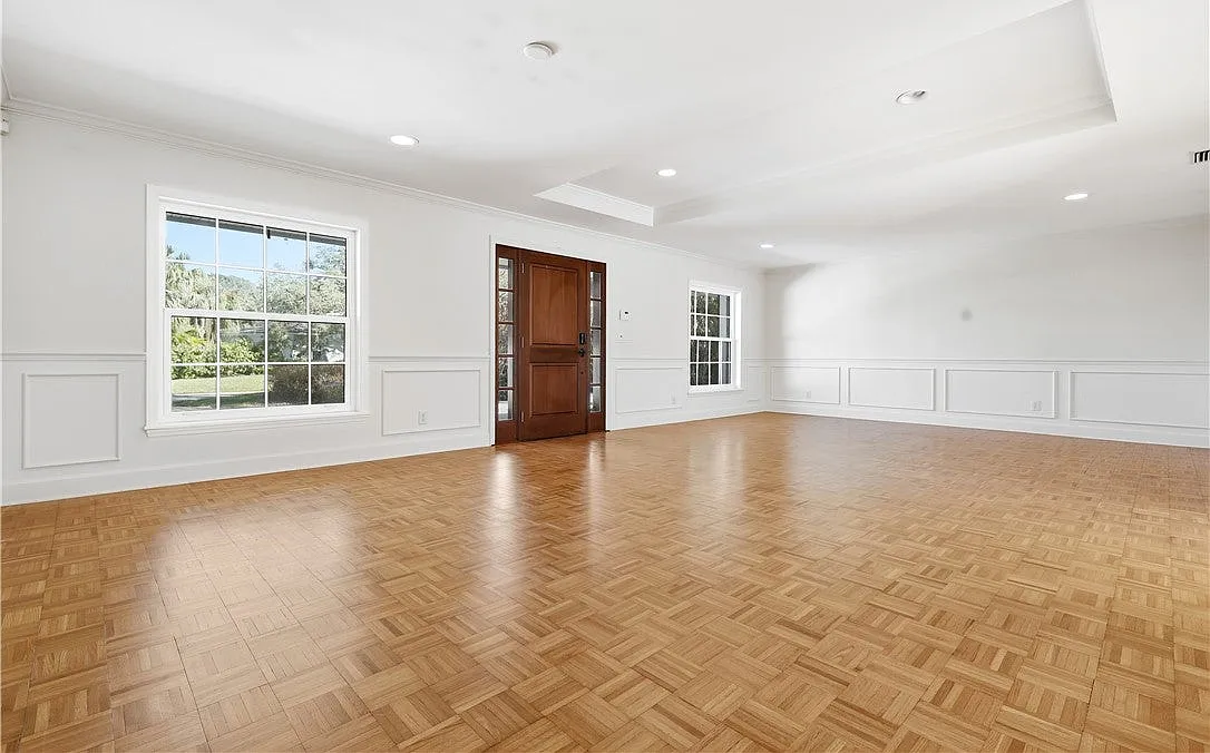 3 bed, 2.5 bath, 2240 sqft, $8,250 — Photo 3