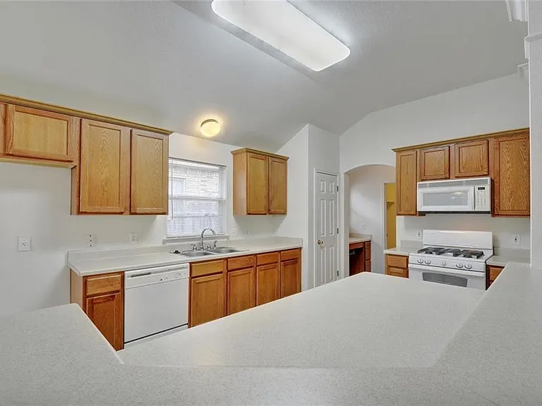 2624 Century Park Blvd — Photo 7