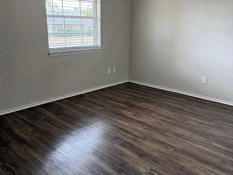 Ivanhoe Duplexes — Photo 16