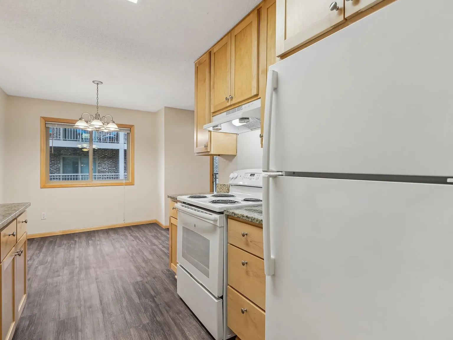 Larpenteur Estates Apartments — Photo 4