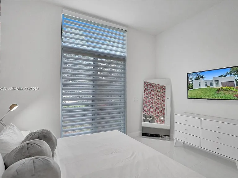 1759 SW 30th Pl — Photo 60
