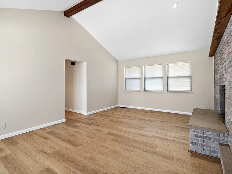 12215 Blackhall Dr — Photo 4