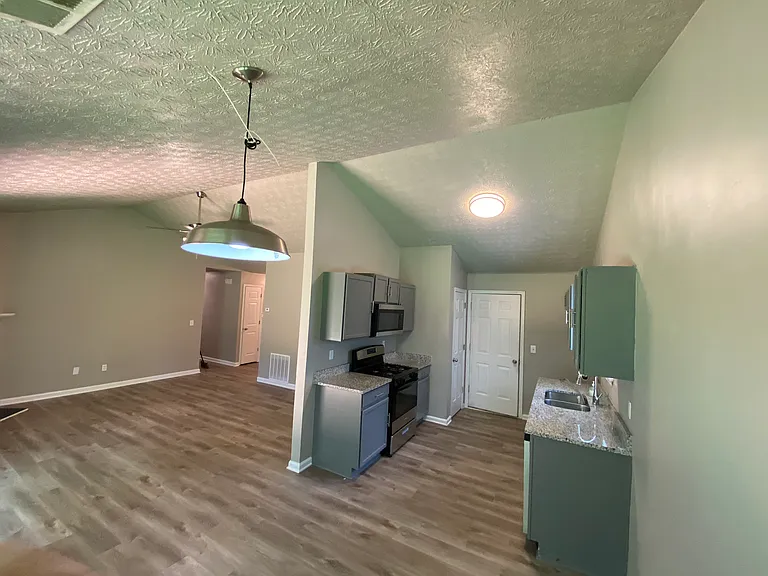 1810 Killarney Dr SW — Photo 10