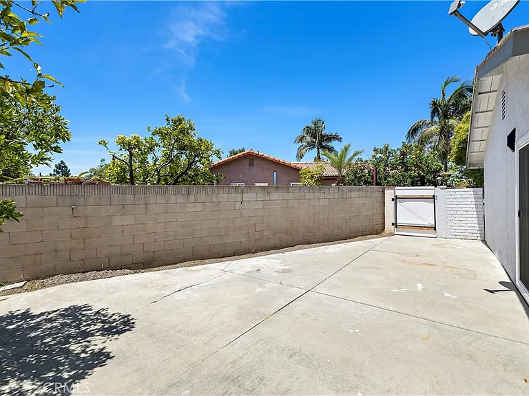 822 E Borchard Ave — Photo 25