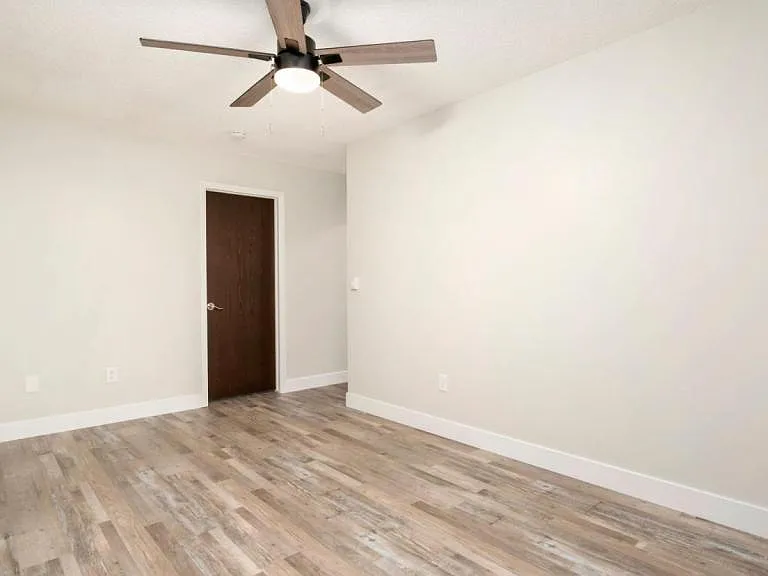 1209 W Plum St #C5 — Photo 6